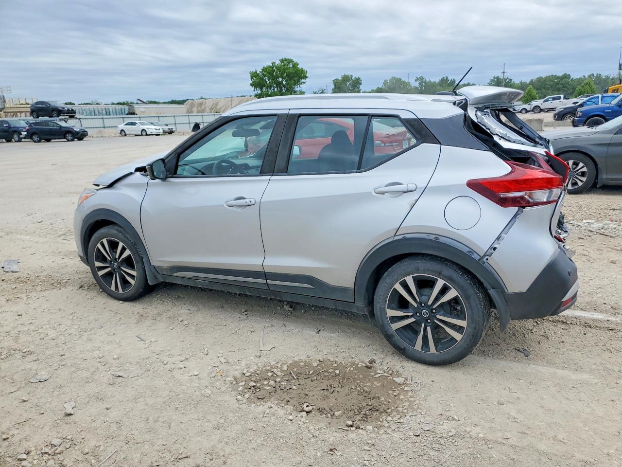 Nissan Kicks Sr