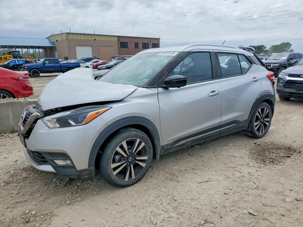 Salvage Nissan Kicks Image