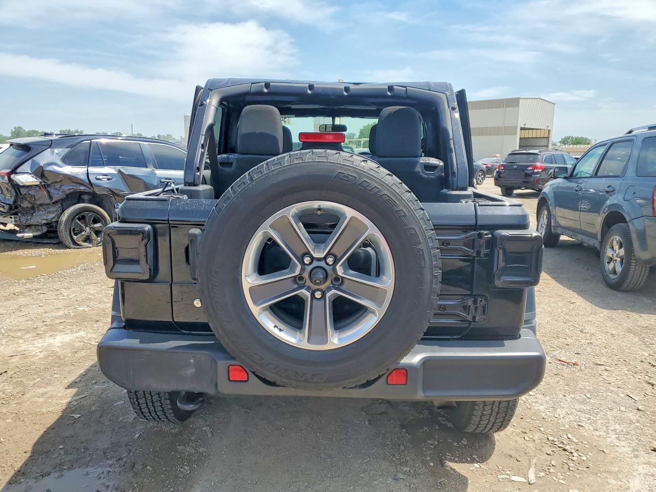 Jeep Wrangler Sahara