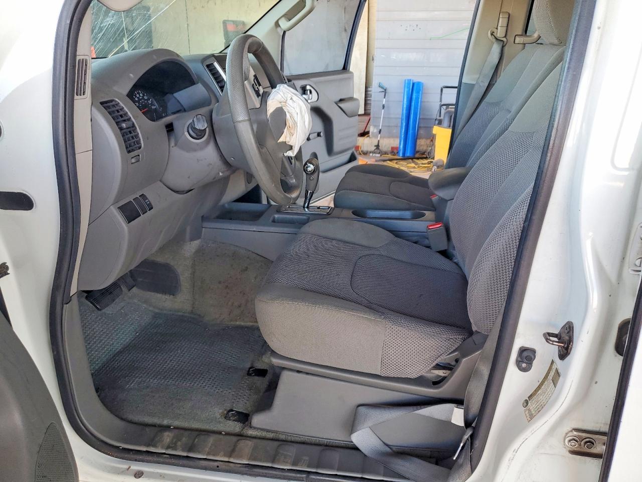 Nissan Frontier S
