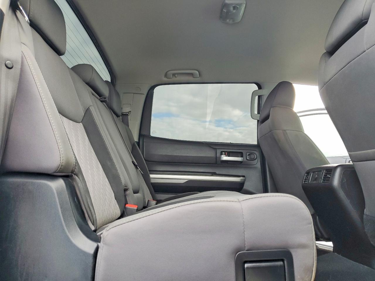 Toyota Tundra Crewmax Sr5