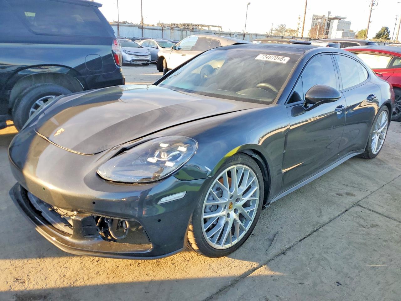 Salvage Porsche Panamera Image