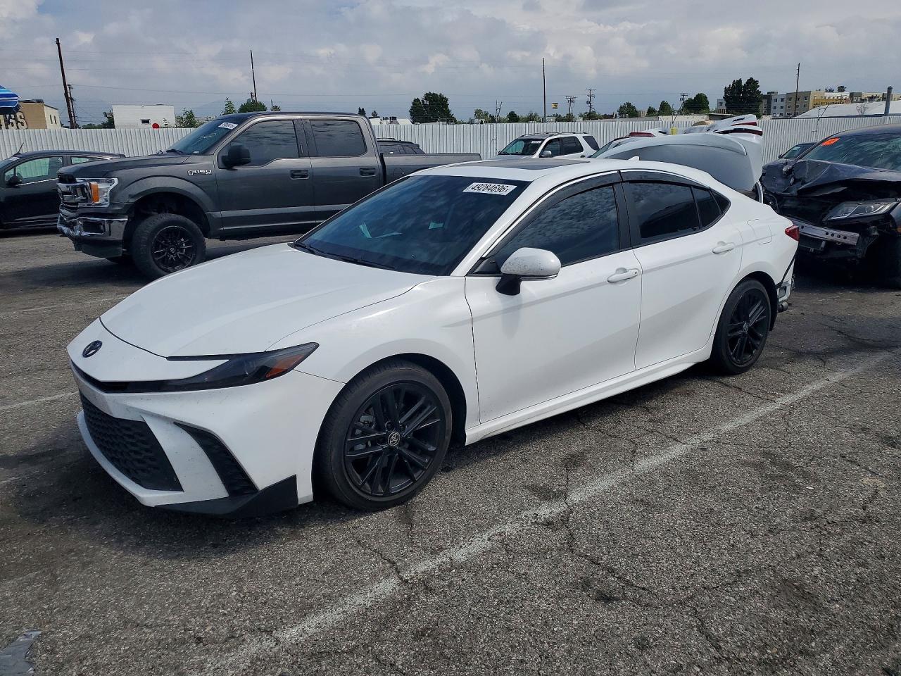 Salvage Toyota Camry Image