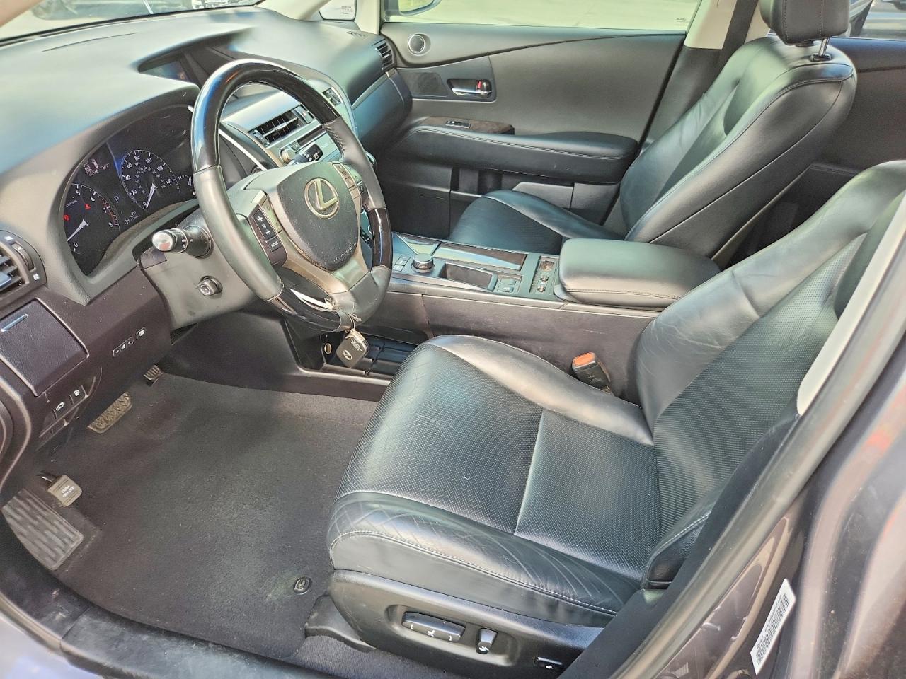 Lexus RX Base