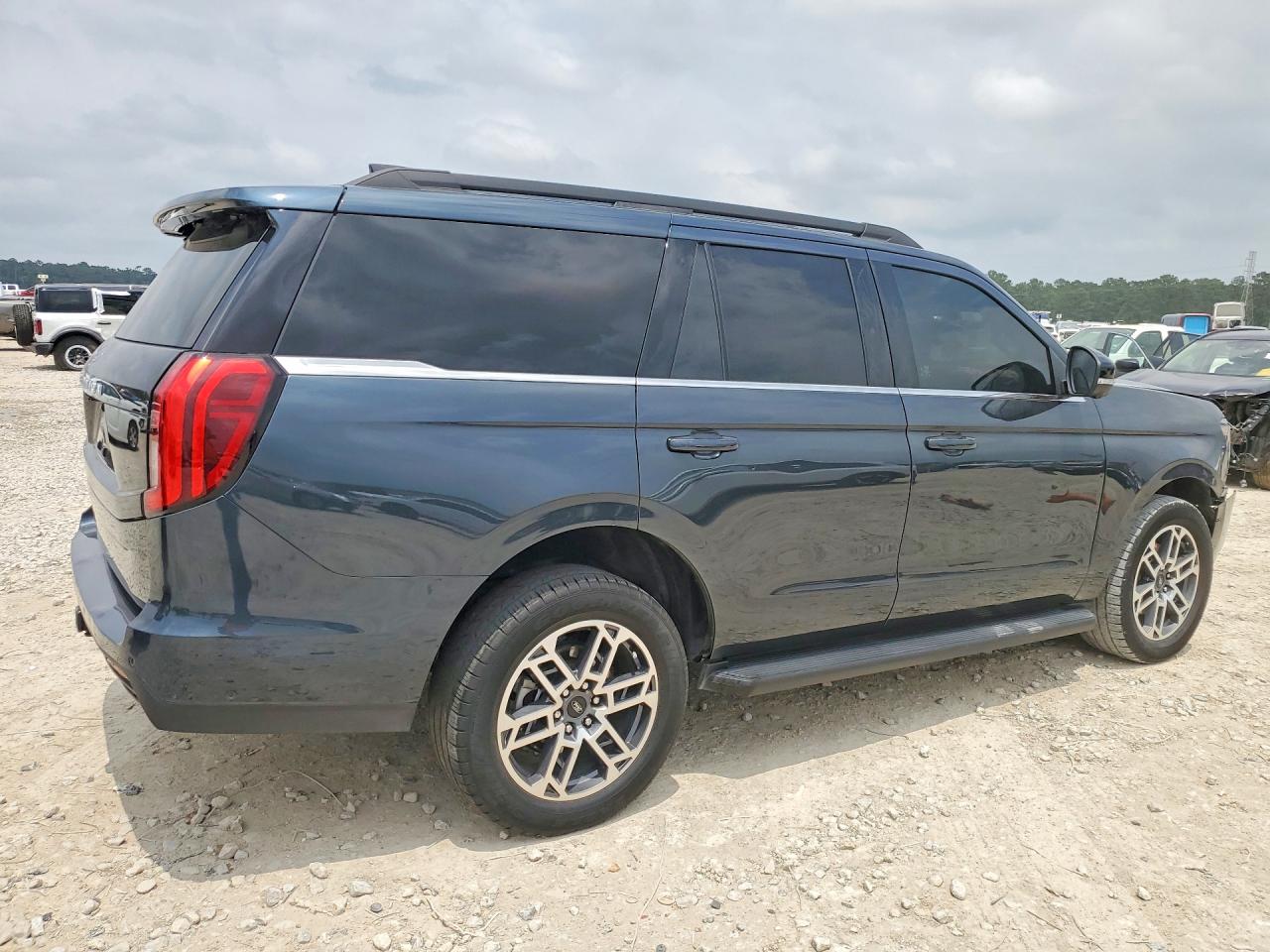 Ford Expedition Active