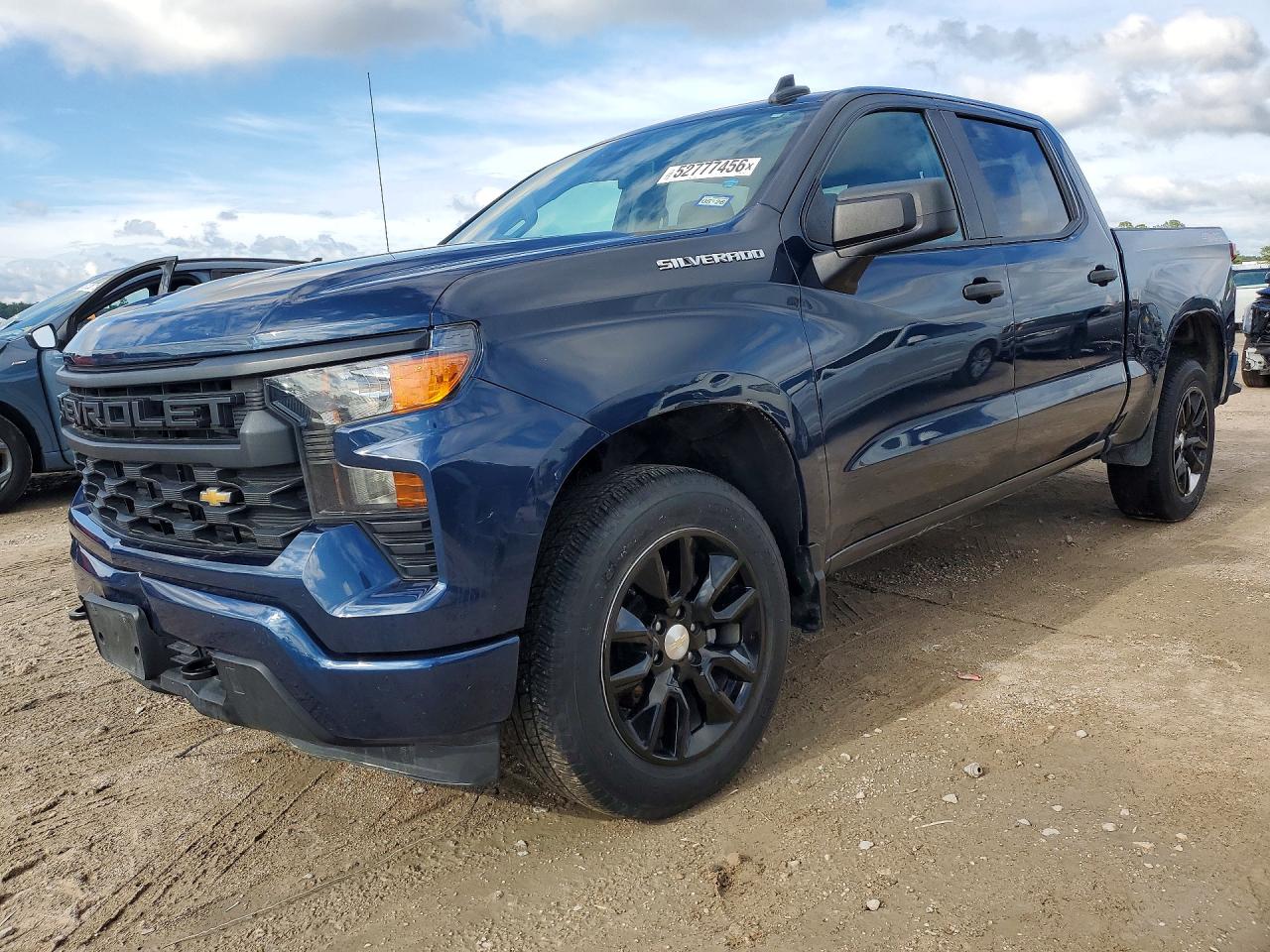 Salvage Chevrolet Silverado Image