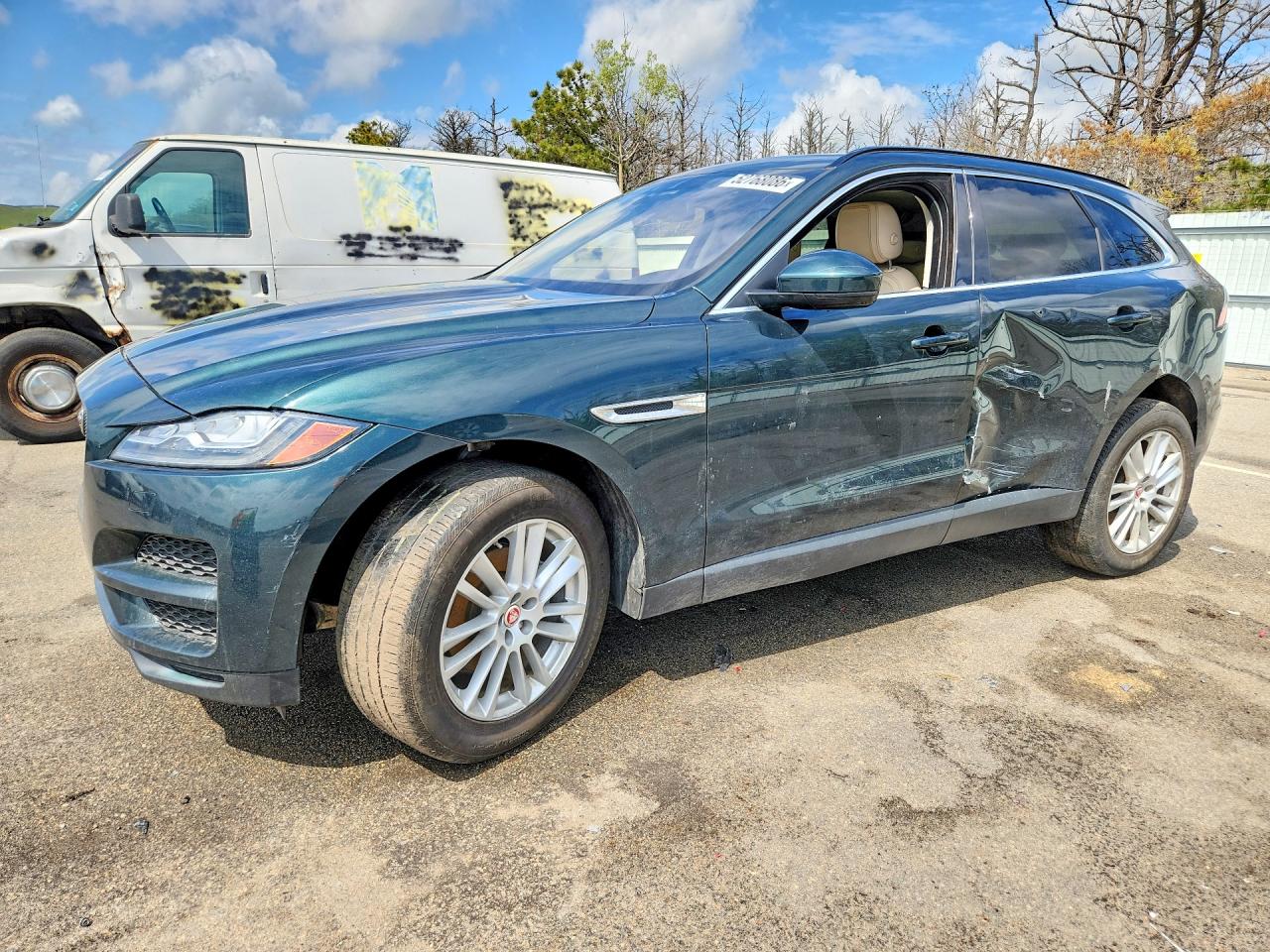 Salvage Jaguar F-PACE Image