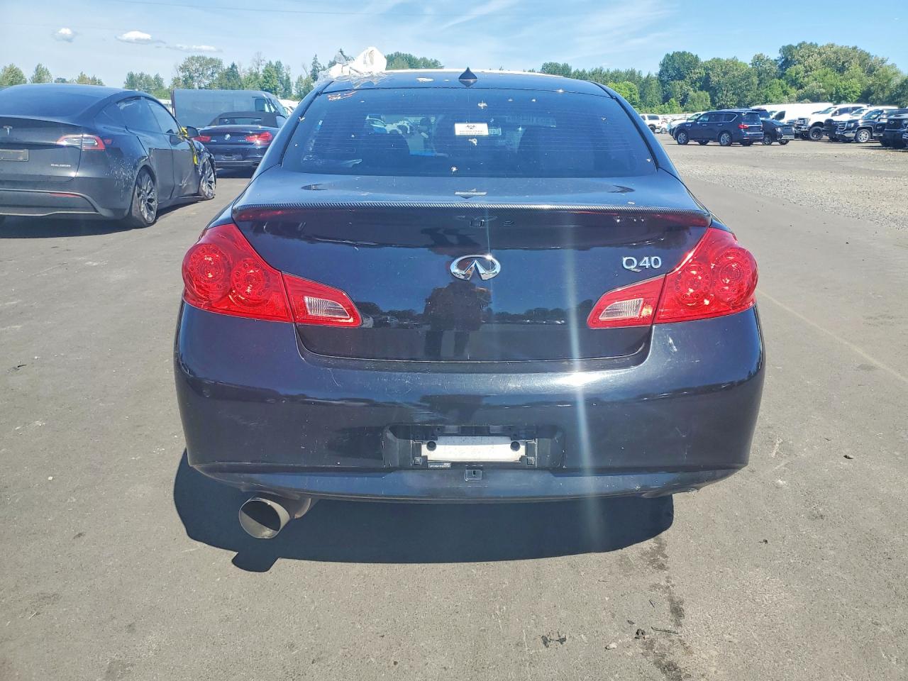 INFINITI Q40 Base Base