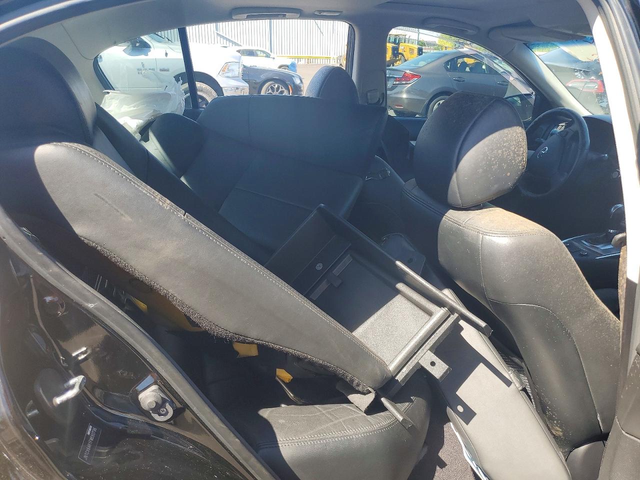 INFINITI Q40 Base Base