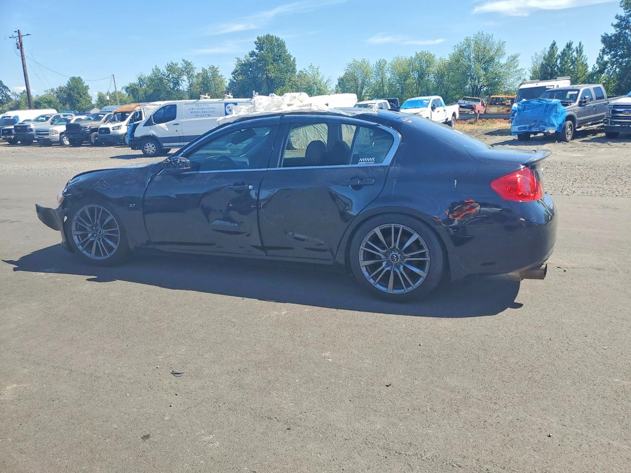 INFINITI Q40 Base Base