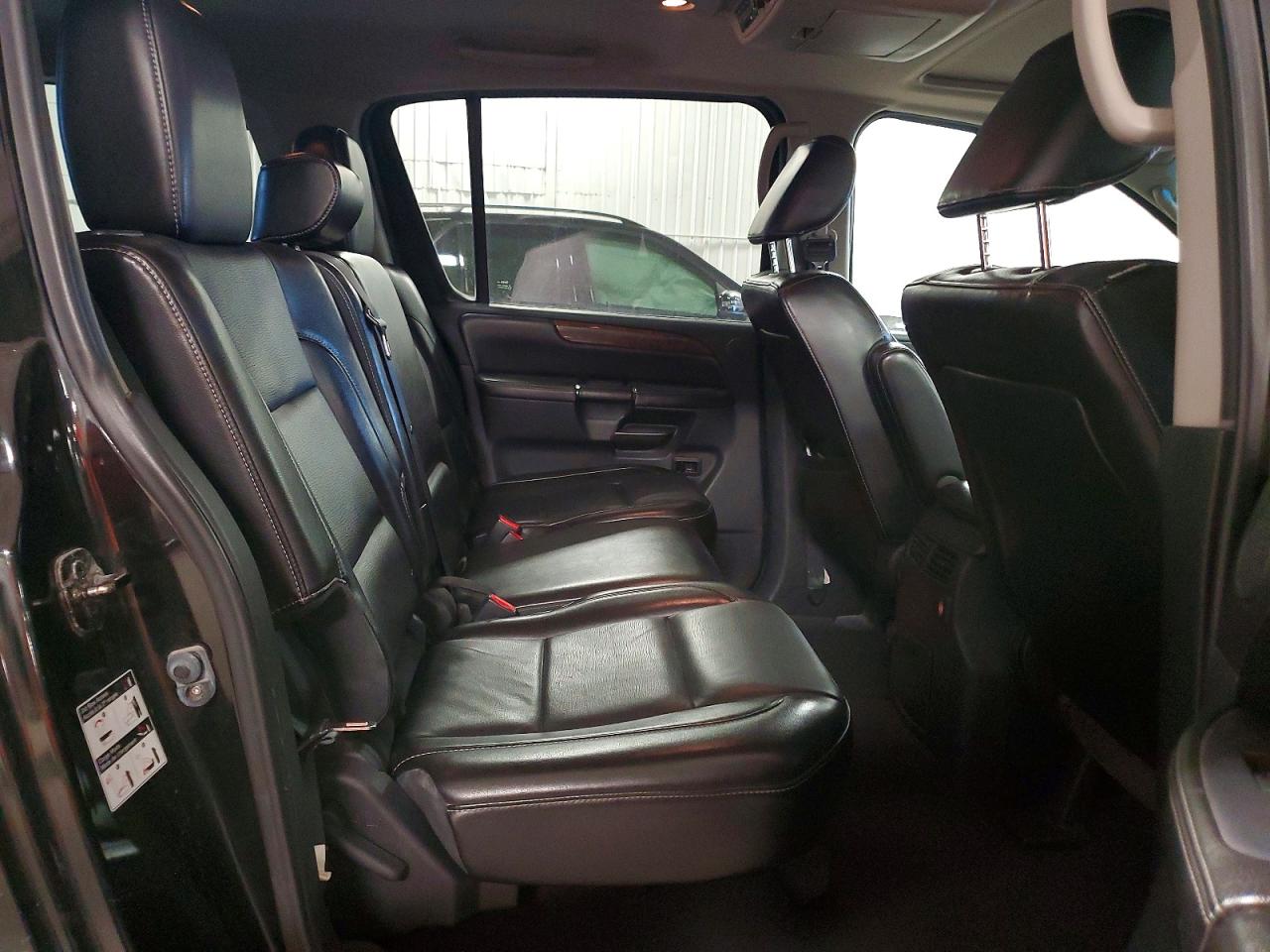 Nissan Armada Sv