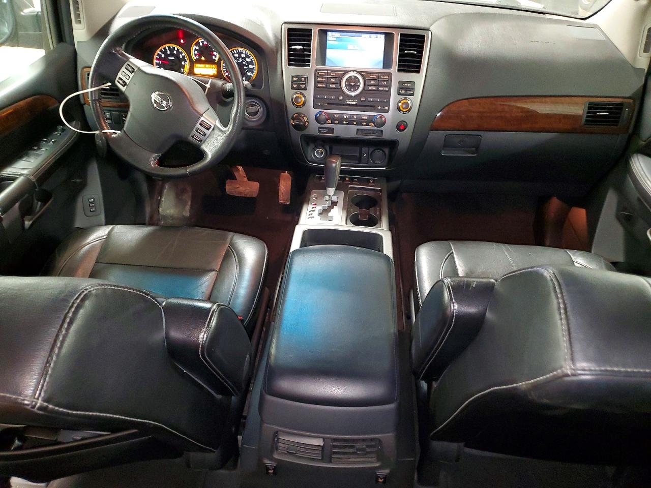Nissan Armada Sv