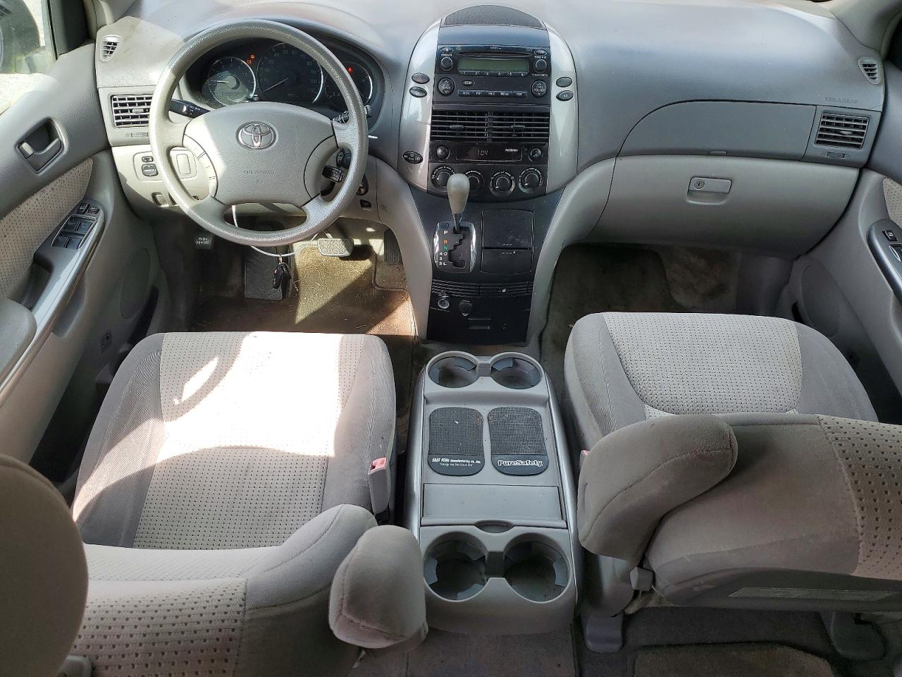Toyota Sienna Le 7-passenger