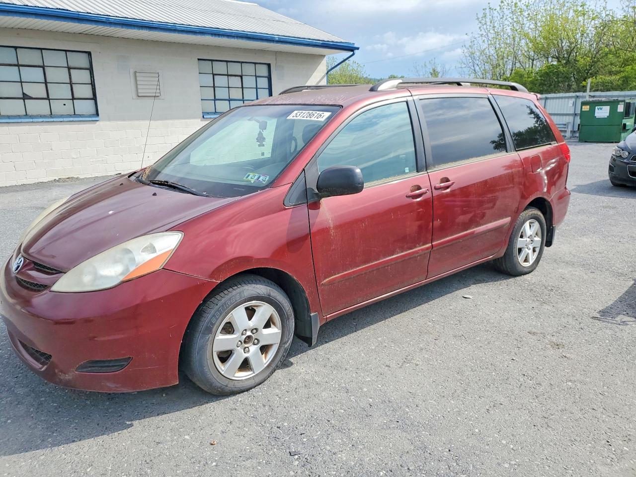 Salvage Toyota Sienna Image