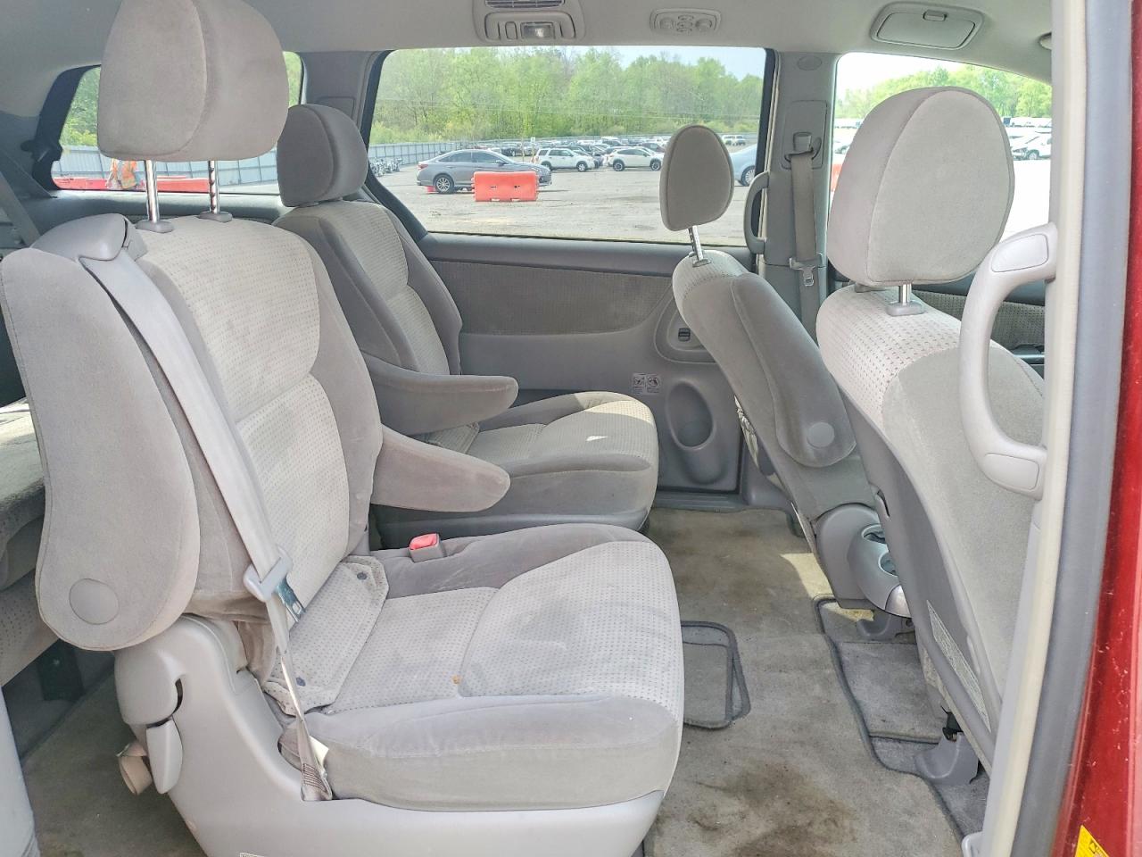 Toyota Sienna Le 7-passenger