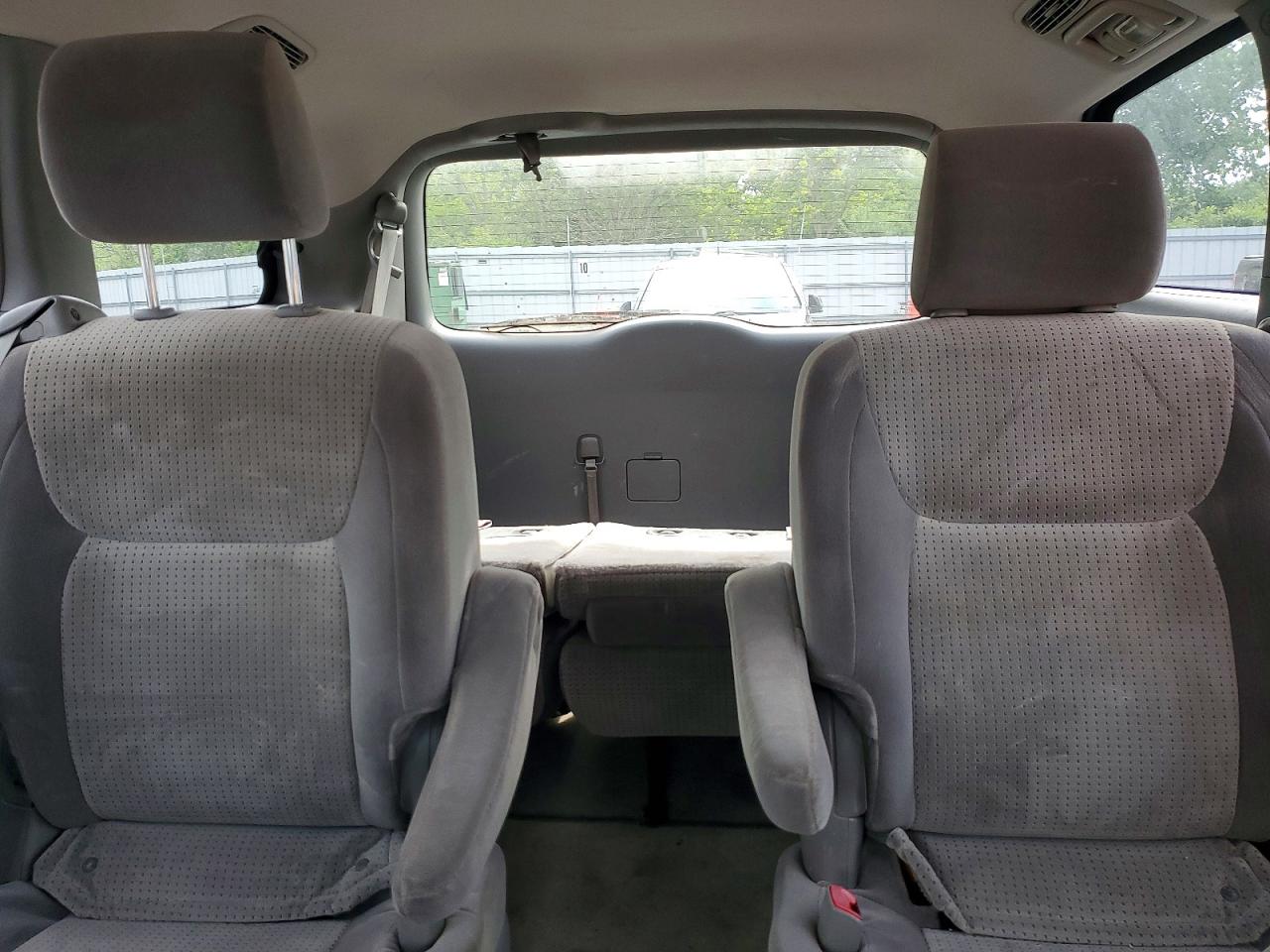 Toyota Sienna Le 7-passenger