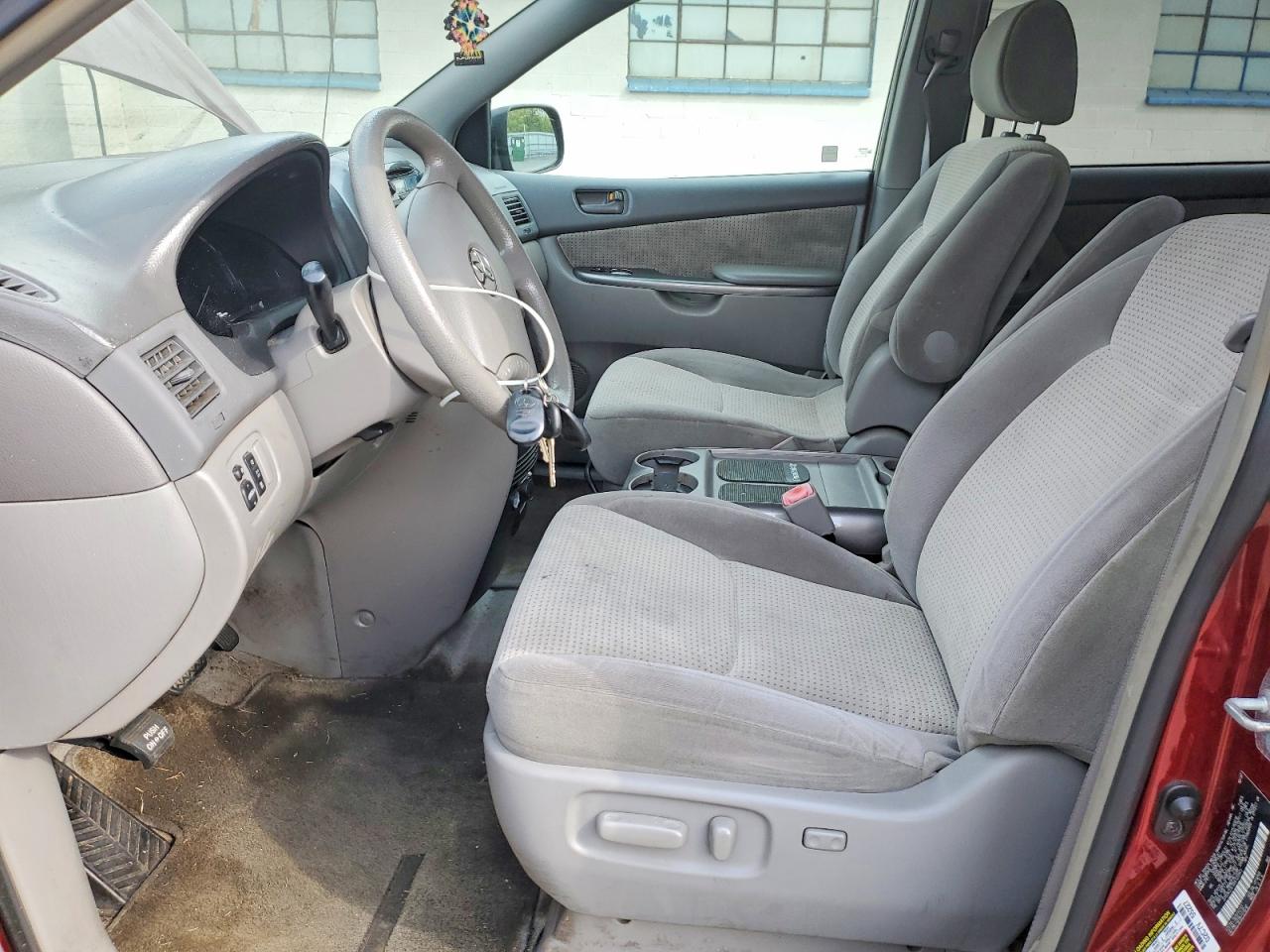 Toyota Sienna Le 7-passenger