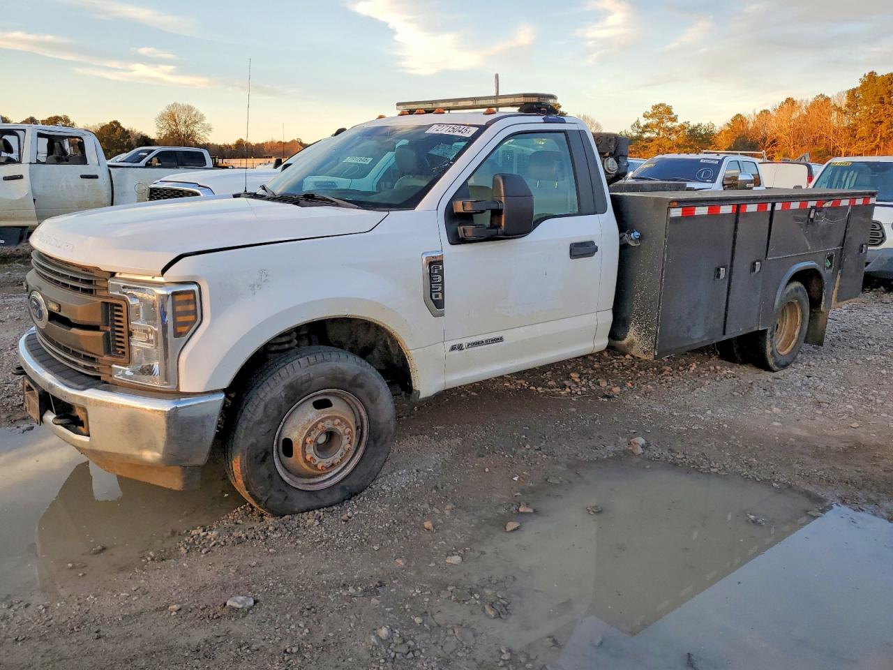 Salvage Ford F-350 Image