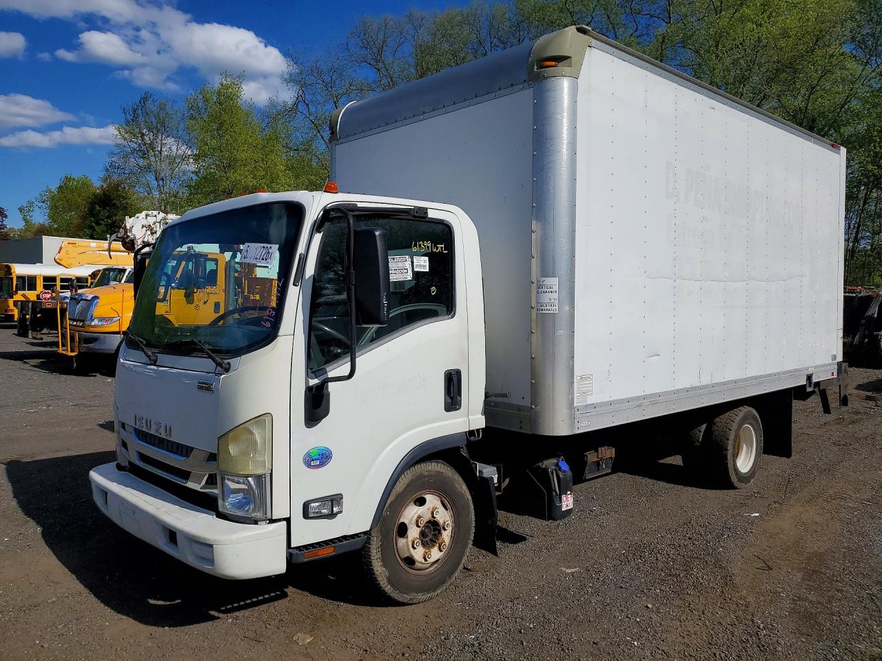 Salvage Isuzu Npr Image