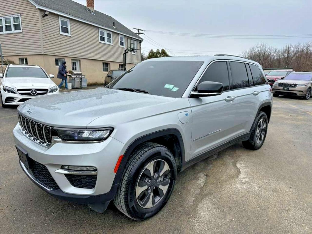 Salvage Jeep Cherokee Image