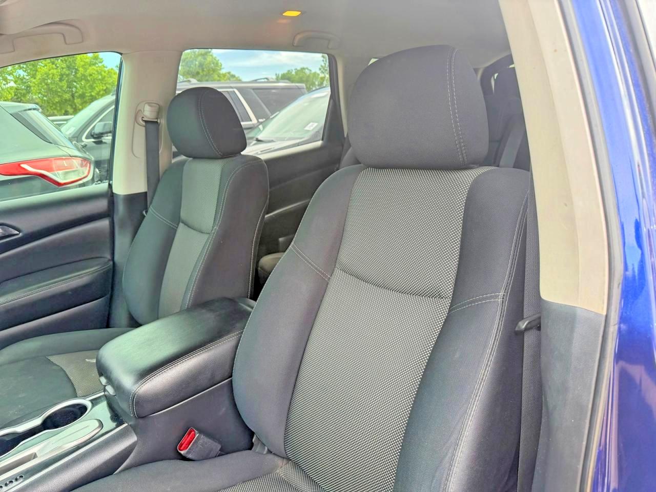 Nissan Pathfinder Sv