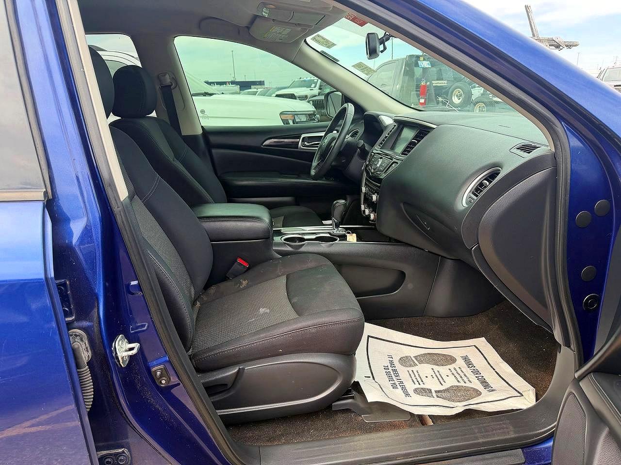 Nissan Pathfinder Sv