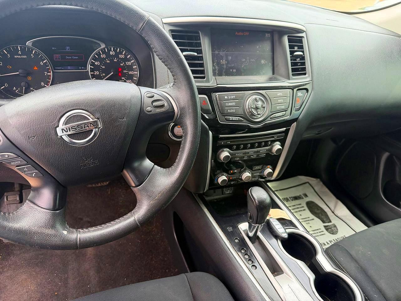 Nissan Pathfinder Sv