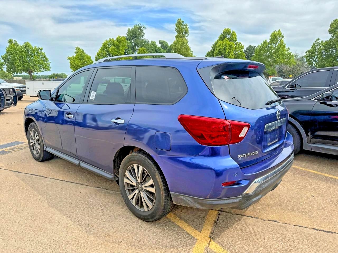 Nissan Pathfinder Sv