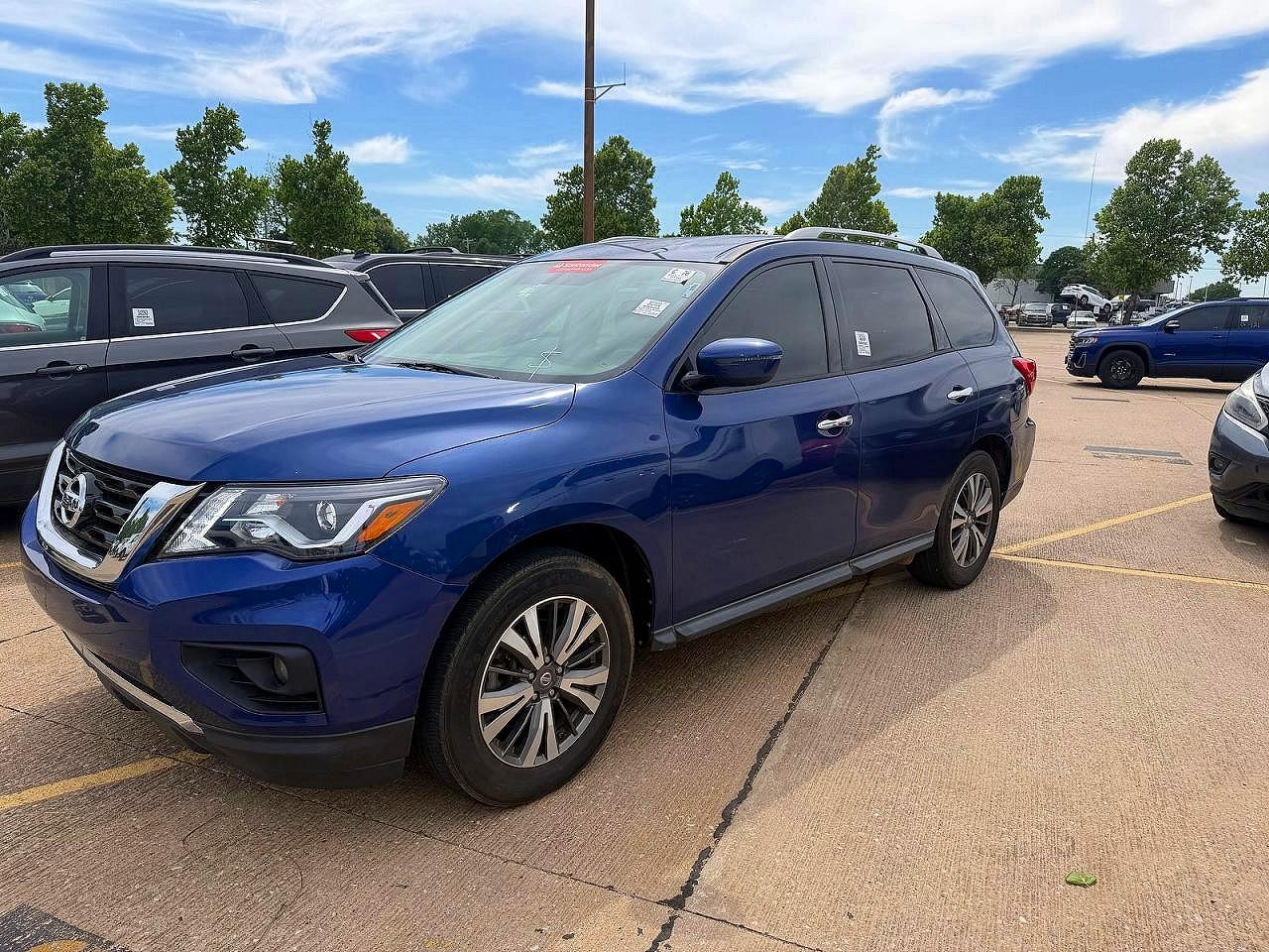 Nissan Pathfinder Sv