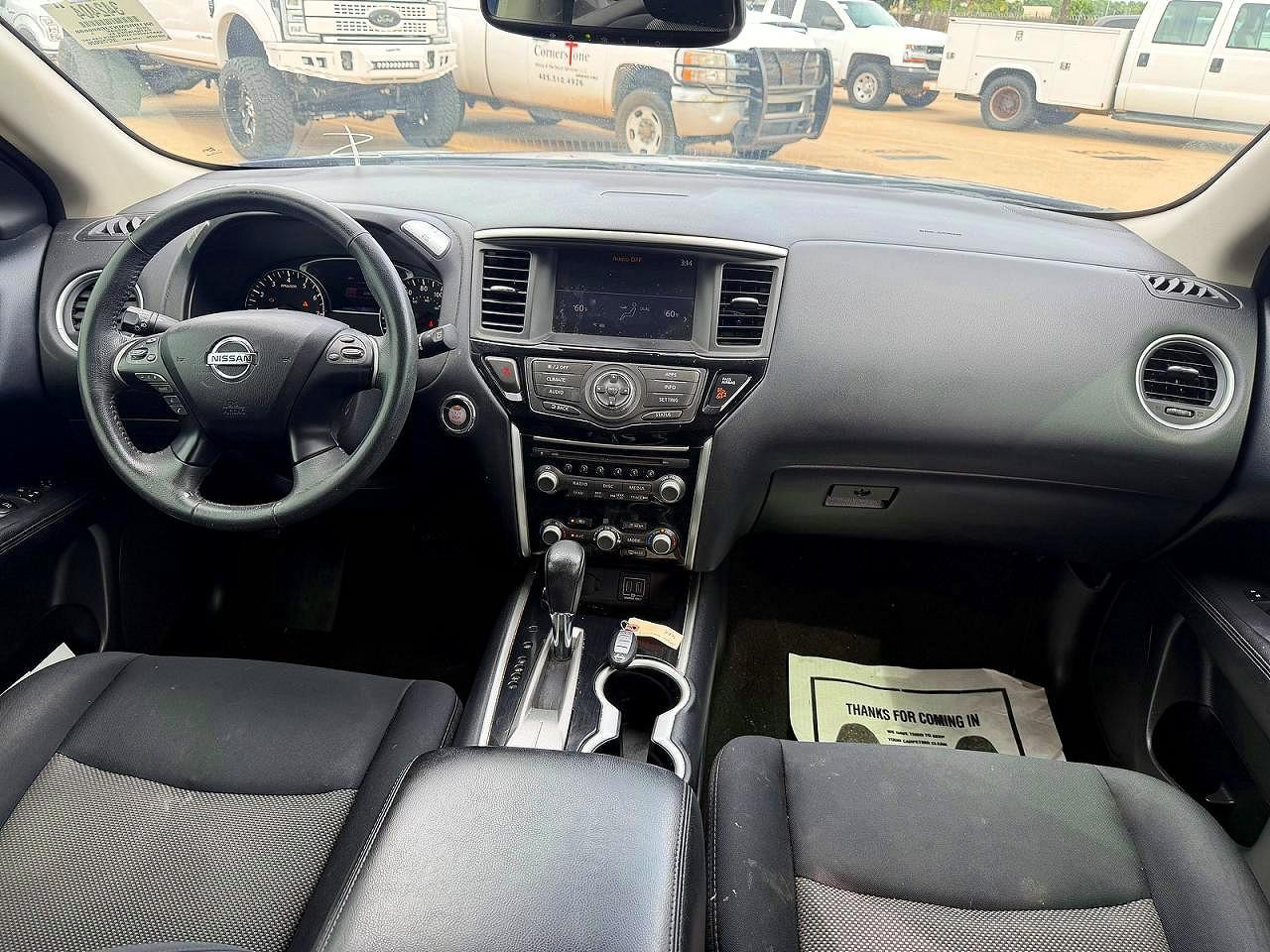 Nissan Pathfinder Sv