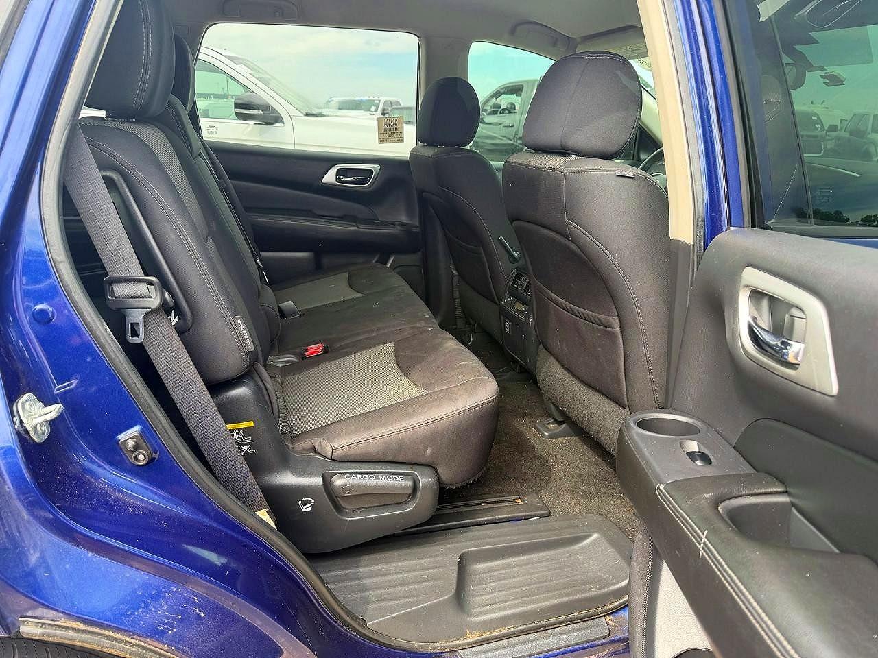 Nissan Pathfinder Sv