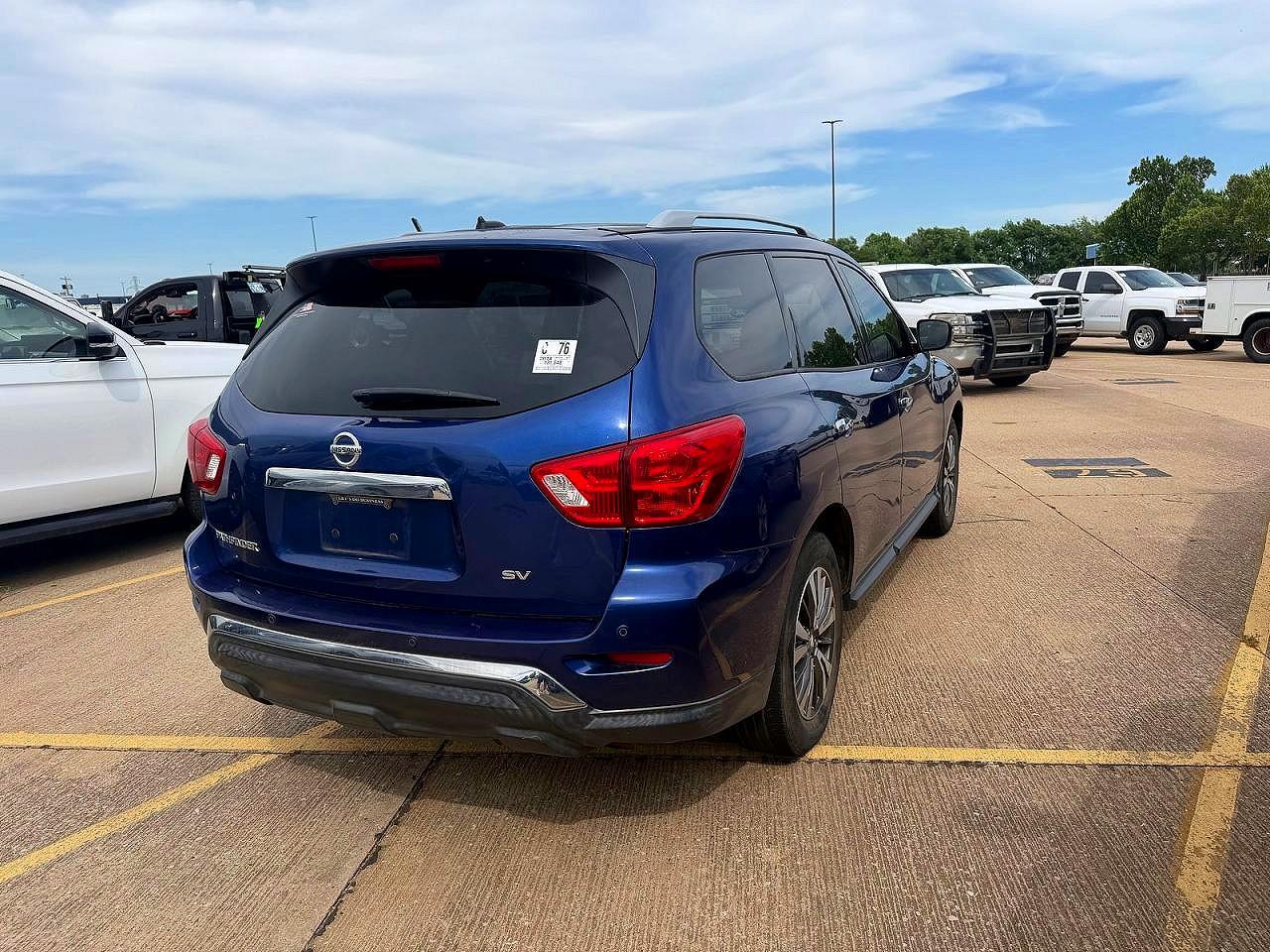 Nissan Pathfinder Sv