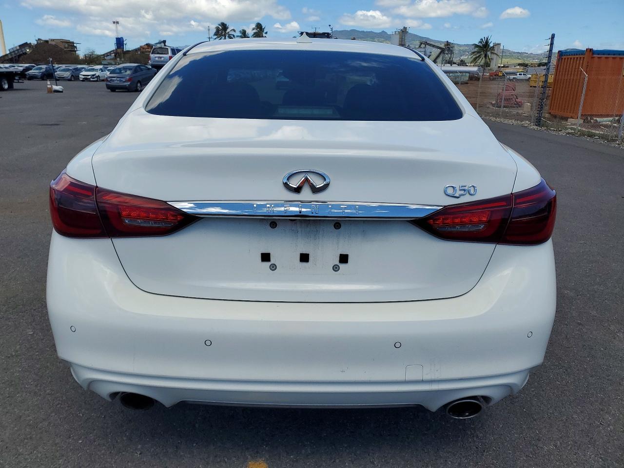 INFINITI Q50 Luxe