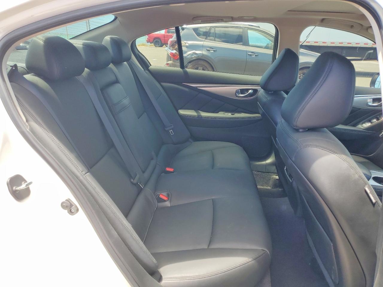 INFINITI Q50 Luxe