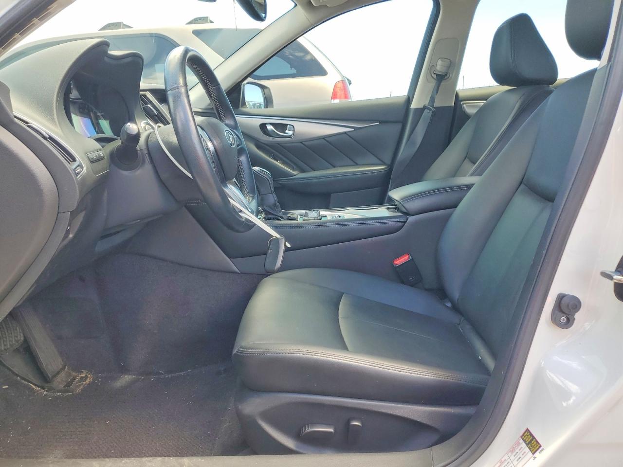 INFINITI Q50 Luxe
