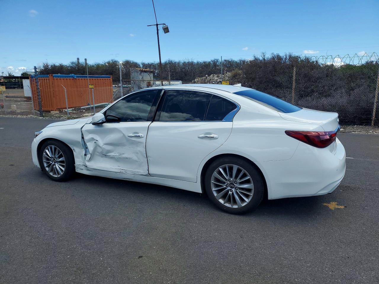 INFINITI Q50 Luxe