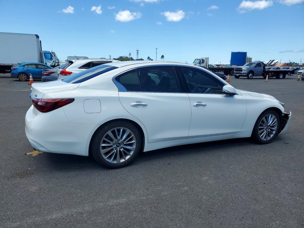 INFINITI Q50 Luxe