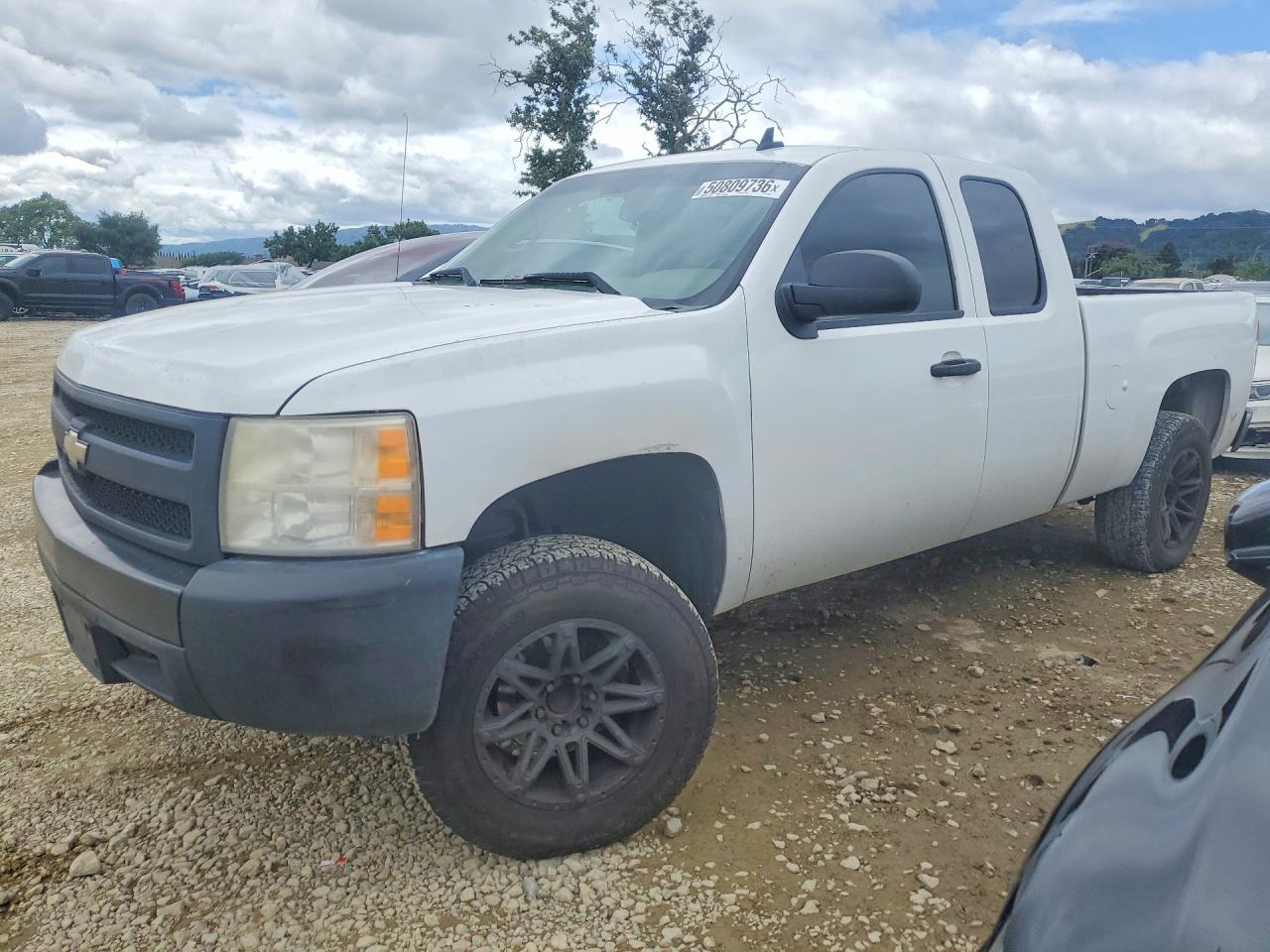 Salvage Chevrolet Silverado Image