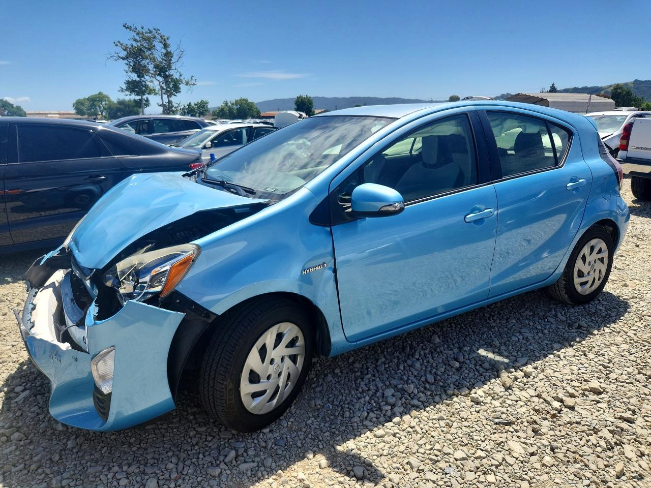 Salvage Toyota Prius c Image