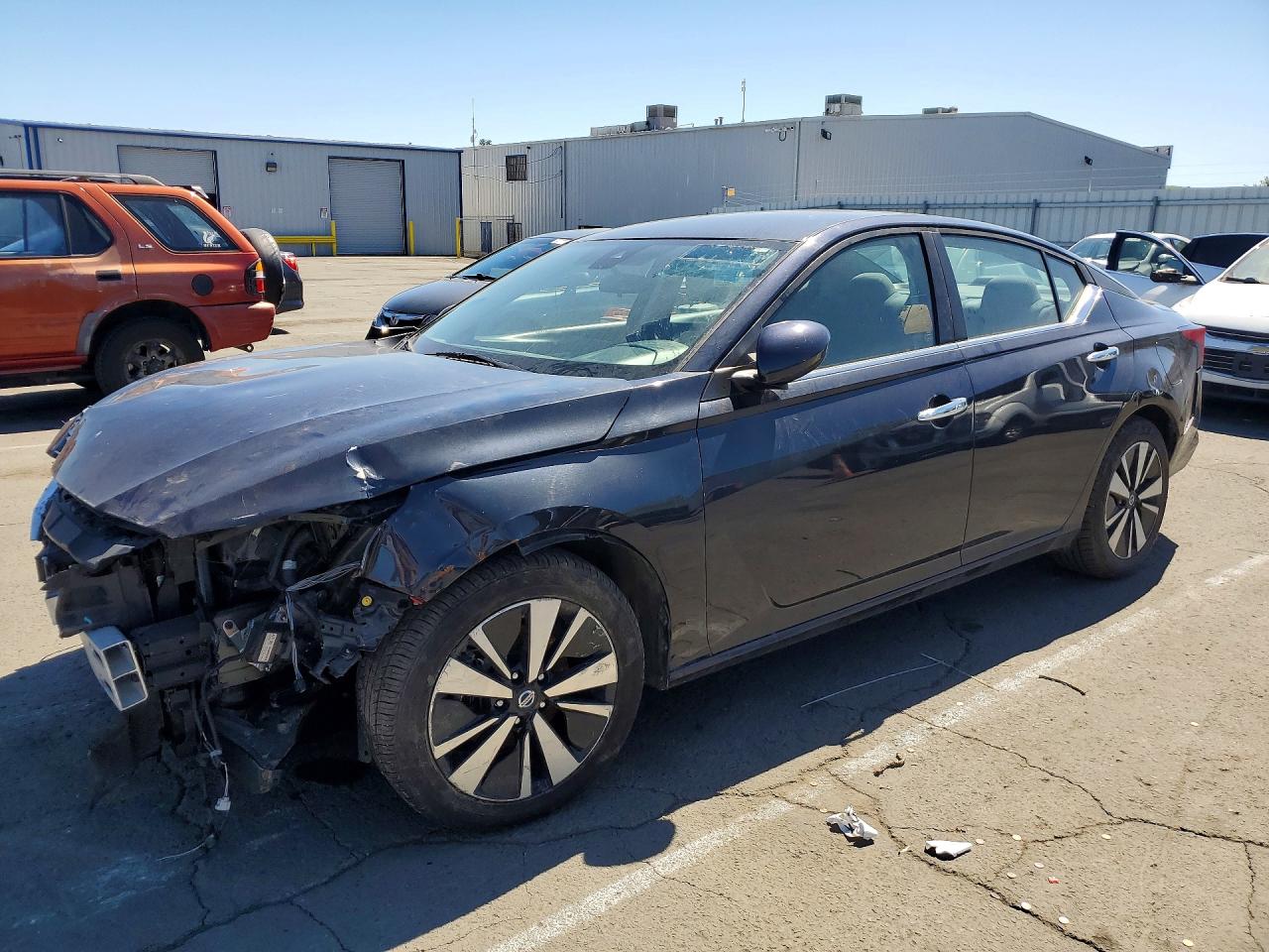 Salvage Nissan Altima Image