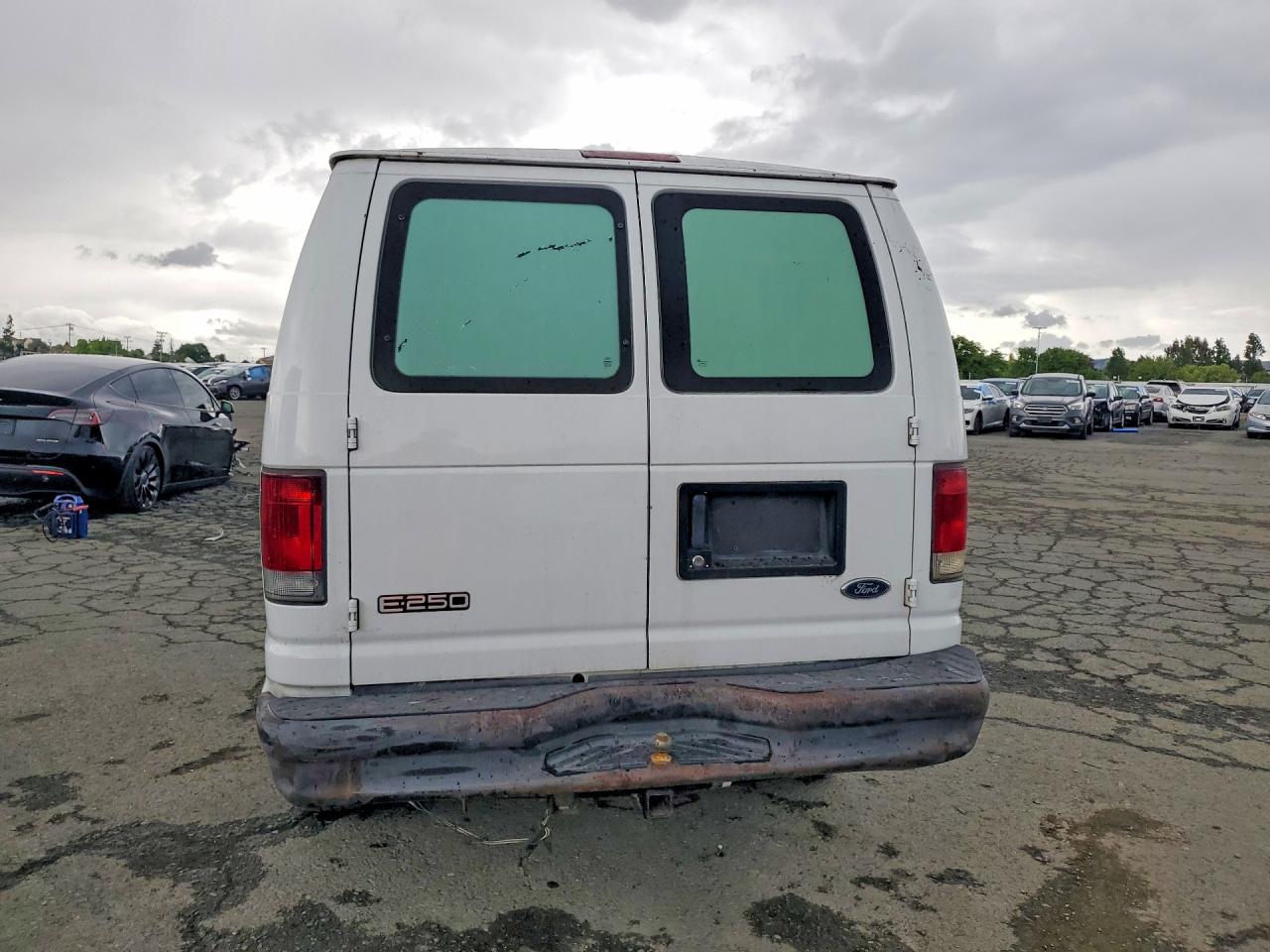 Ford Econoline E250 Van