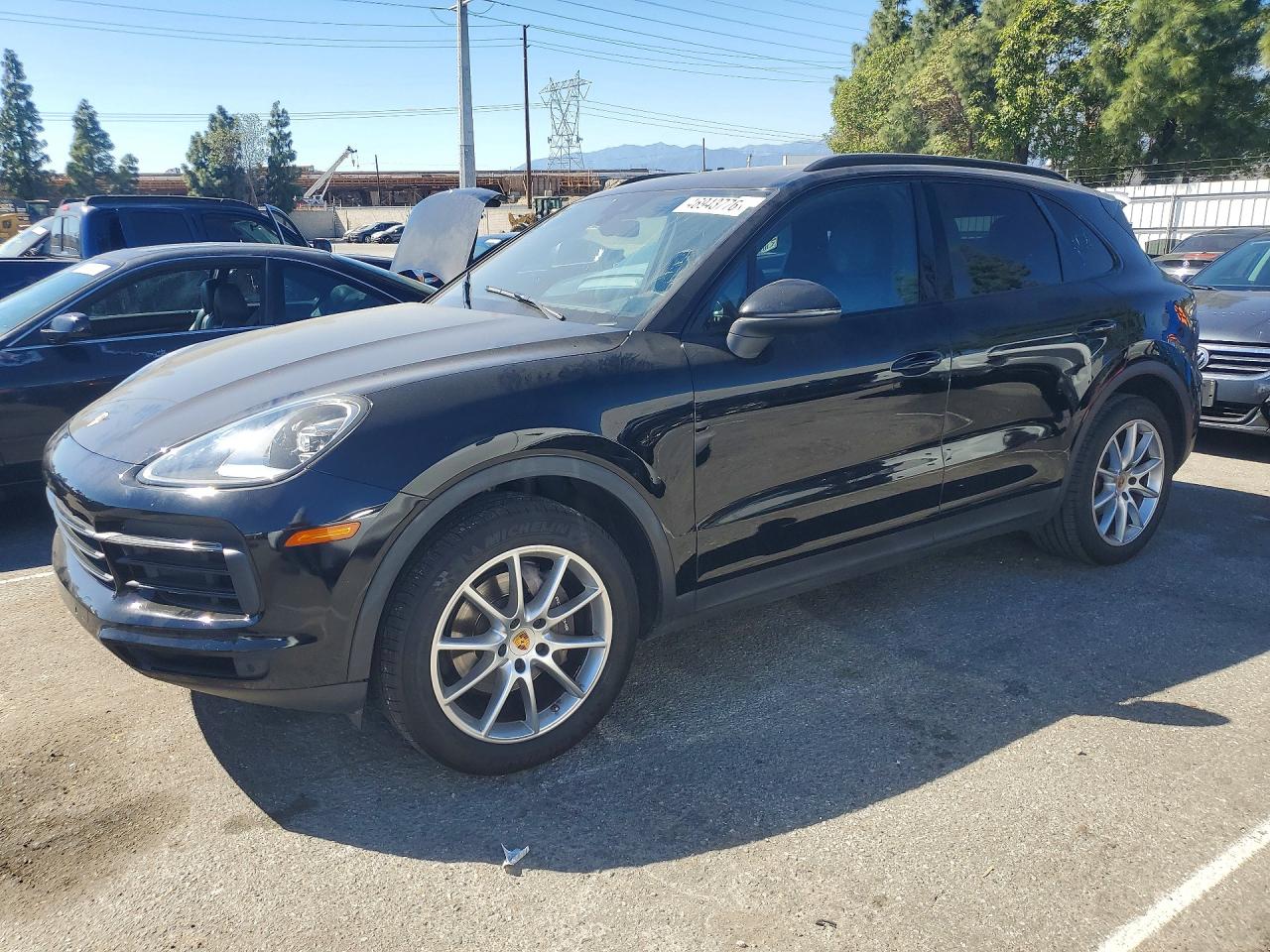 Salvage Porsche Cayenne Image