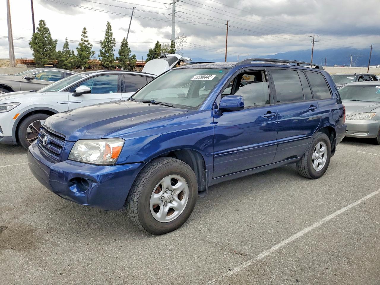 Salvage Toyota Highlander Image