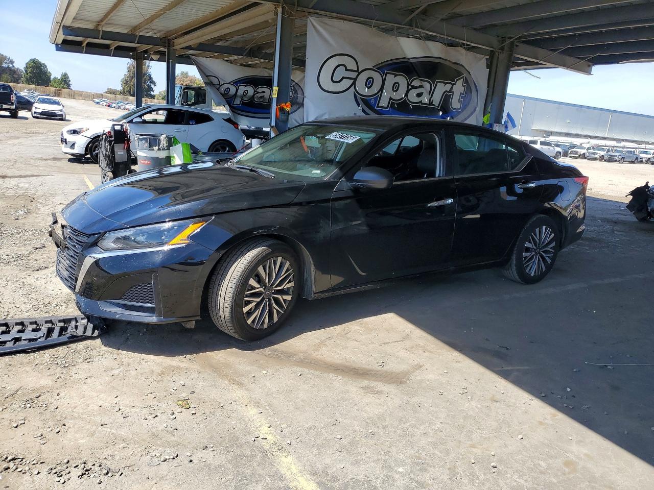 Salvage Nissan Altima Image