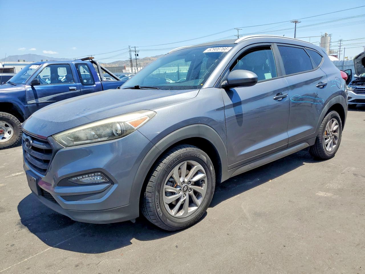 Salvage Hyundai TUCSON Image