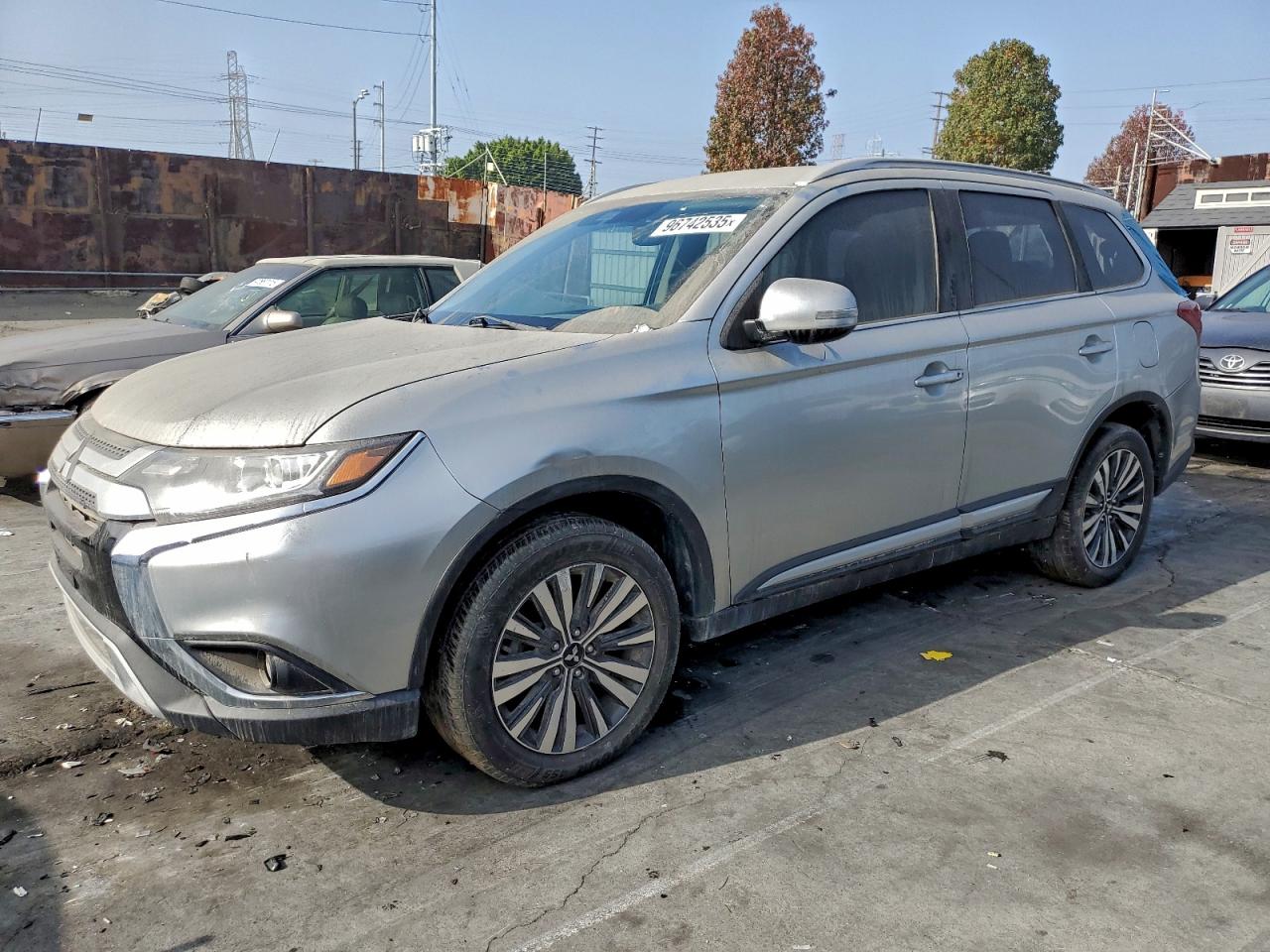 Salvage Mitsubishi Outlander Image