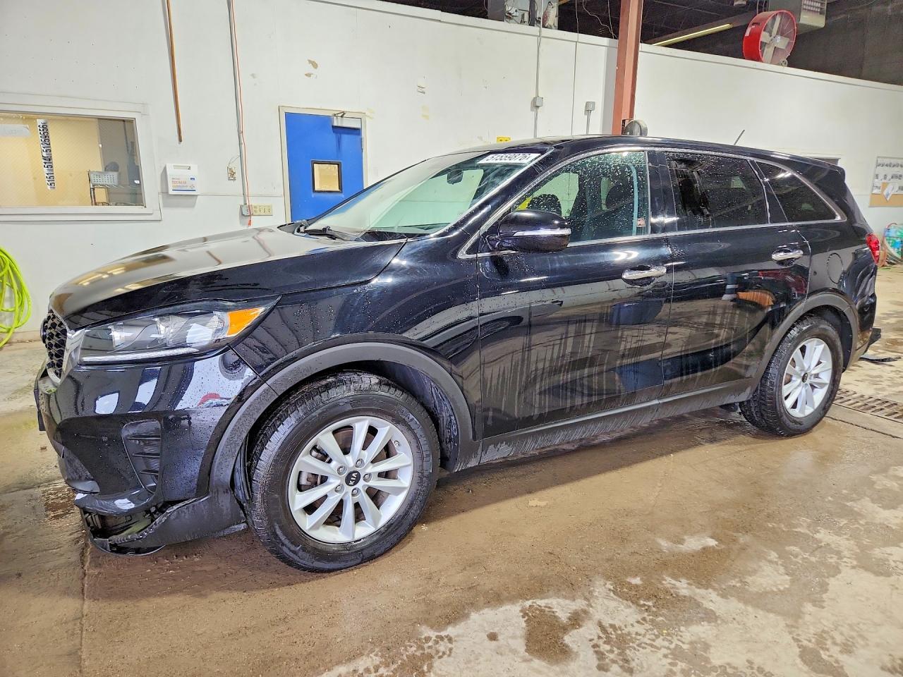 Salvage Kia Sorento Image