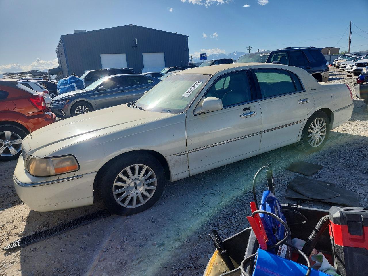 Salvage Lincoln Towncar Image