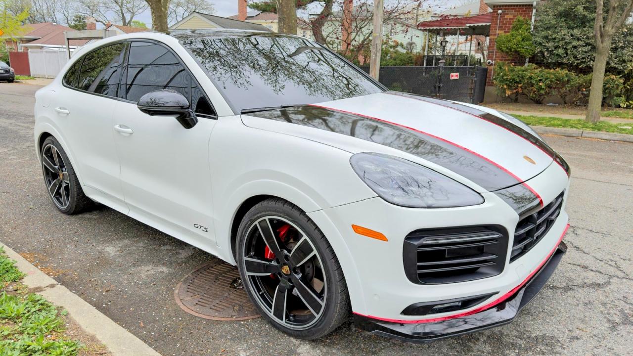 Salvage Porsche Cayenne Image
