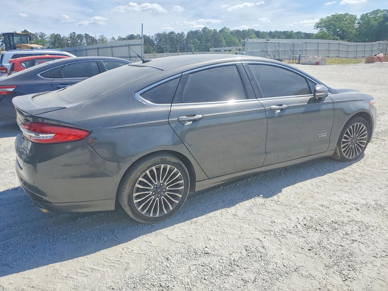 Ford Fusion Titanium Phev
